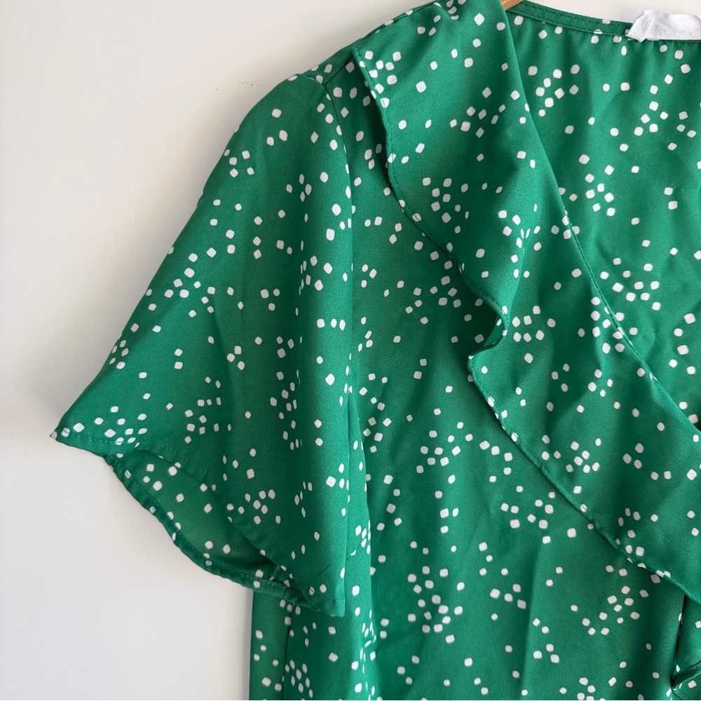 All in Favor Polka Dot Ruffle Wrap Top Size Medium M Green White Short Sleeve - Picture 7 of 12
